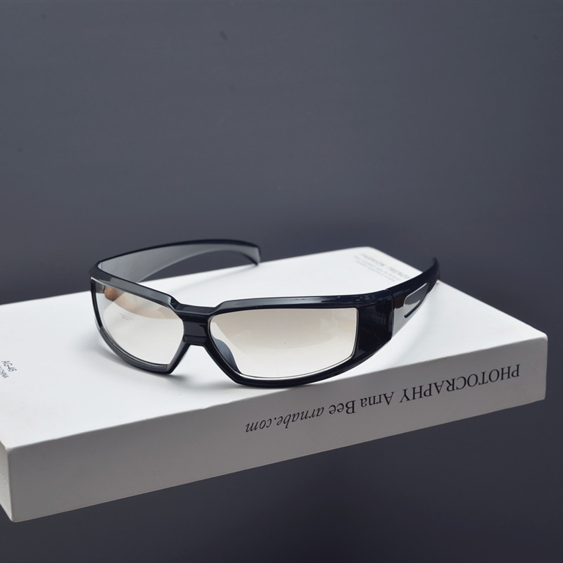 Cyberpunk Futuristic Tech-Style Sunglasses for Men and Women, Retro Millennial Streetwear Cycling Eyewear Cyberpunk Futuristic Tech-Style Sunglasses for Men and Women, Retro Millennial Streetwear Cycling Eyewear