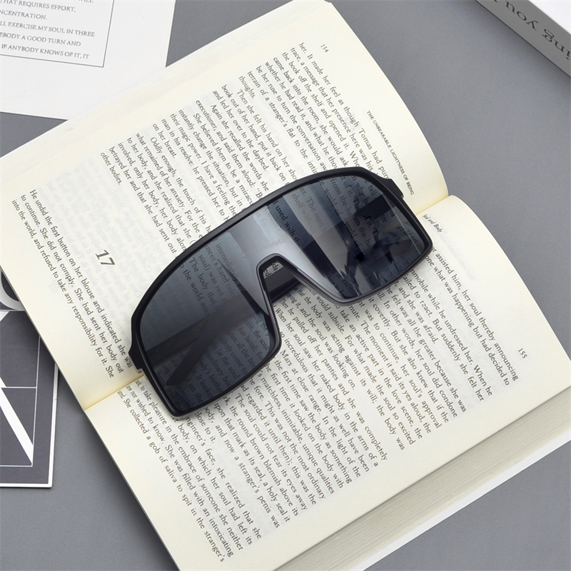 Cyberpunk Oversized Colorful Sunglasses for Men and Women - Trendy Futuristic Style for Skiing, Cycling, and Outdoor Activities Cyberpunk Oversized Colorful Sunglasses for Men and Women - Trendy Futuristic Style for Skiing, Cycling, and Outdoor Activities