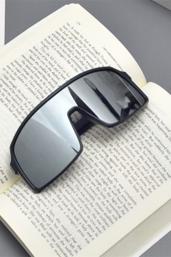 Cyberpunk Oversized Colorful Sunglasses for Men and Women - Trendy Futuristic Style for Skiing, Cycling, and Outdoor Activities