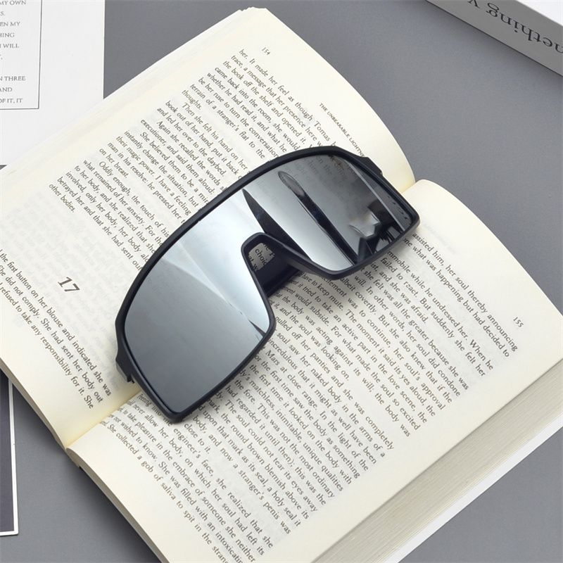 Cyberpunk Oversized Colorful Sunglasses for Men and Women - Trendy Futuristic Style for Skiing, Cycling, and Outdoor Activities Cyberpunk Oversized Colorful Sunglasses for Men and Women - Trendy Futuristic Style for Skiing, Cycling, and Outdoor Activities