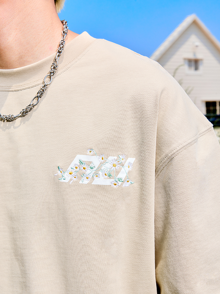 Daisy Embroidered Letter Short Sleeve T-Shirt for Couples - Vintage 90s Unisex Summer Style Daisy Embroidered Letter Short Sleeve T-Shirt for Couples - Vintage 90s Unisex Summer Style