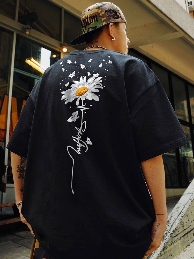 Daisy Print Short Sleeve T-Shirt for Men and Women - 2025 Summer American Streetwear, Trendy Couple Tee, Y2K Style Daisy Print Short Sleeve T-Shirt for Men and Women - 2025 Summer American Streetwear, Trendy Couple Tee, Y2K Style