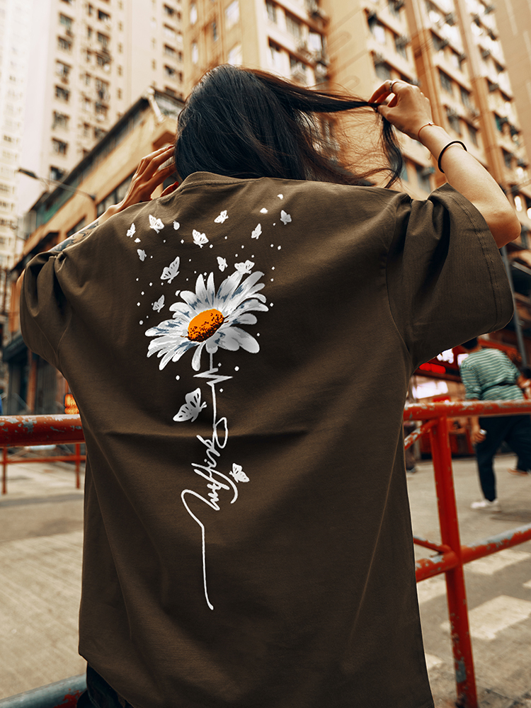 Daisy Print Short Sleeve T-Shirt for Men and Women - 2025 Summer American Streetwear, Trendy Couple Tee, Y2K Style Daisy Print Short Sleeve T-Shirt for Men and Women - 2025 Summer American Streetwear, Trendy Couple Tee, Y2K Style