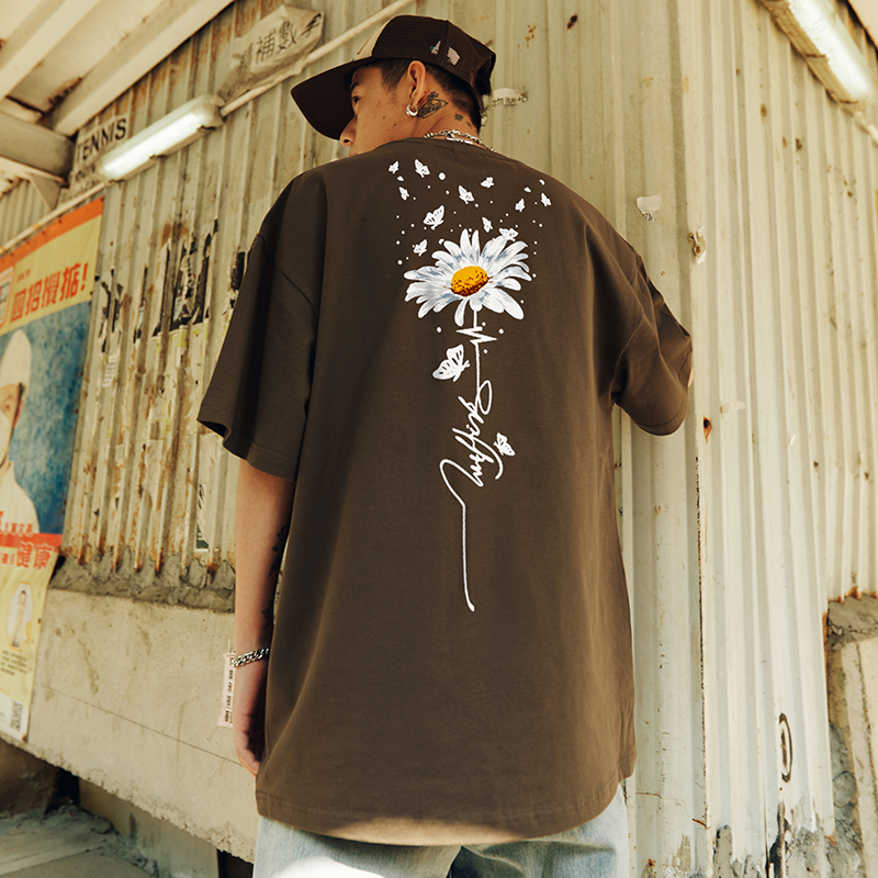 Daisy Print Short Sleeve T-Shirt for Men and Women - 2025 Summer American Streetwear, Trendy Couple Tee, Y2K Style Daisy Print Short Sleeve T-Shirt for Men and Women - 2025 Summer American Streetwear, Trendy Couple Tee, Y2K Style