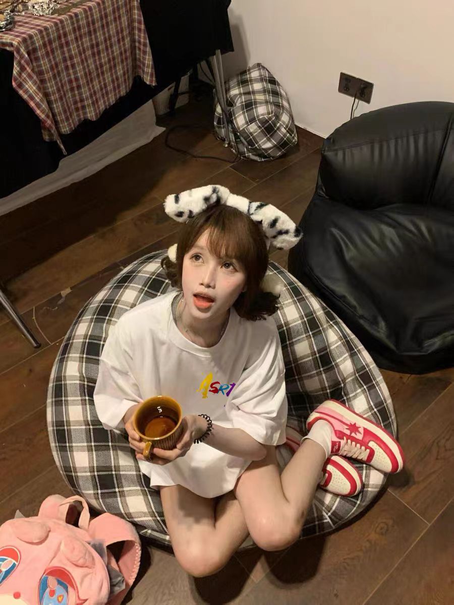 Daisy Print Short Sleeve T-Shirt for Women - Loose Fit American Retro Style Couple Shirt, Y2K Inspired Fashion Top Daisy Print Short Sleeve T-Shirt for Women - Loose Fit American Retro Style Couple Shirt, Y2K Inspired Fashion Top