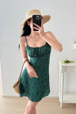 Dark Green Floral V-Neck Slimming Slip Dress for Women - Retro Vacation Style, Waist-Defining, Sensual 90s-Inspired Fashion