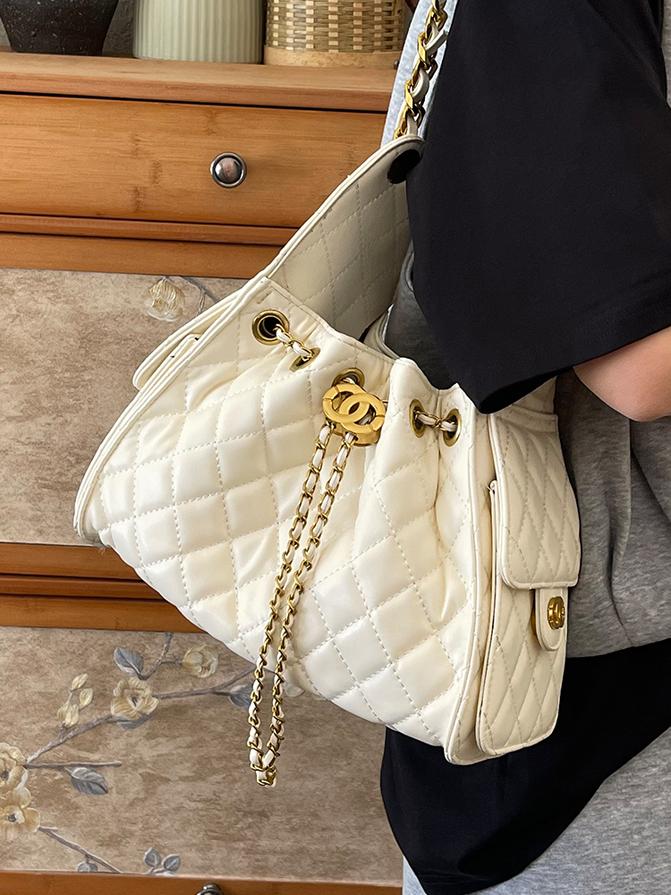 Diamond-Pattern Chain Small Bucket Bag - Trendy 2025 Summer Women's Drawstring Shoulder Bag with Large Capacity Diamond-Pattern Chain Small Bucket Bag - Trendy 2025 Summer Women's Drawstring Shoulder Bag with Large Capacity