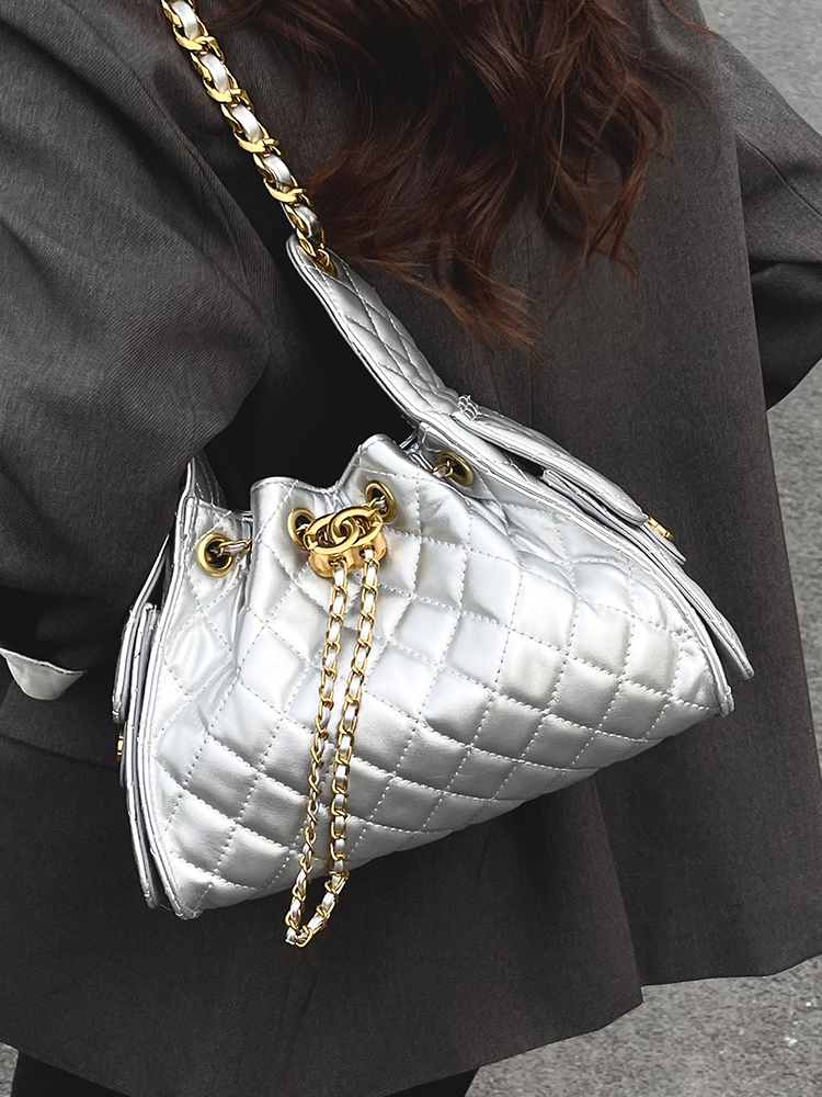 Diamond-Pattern Chain Small Bucket Bag - Trendy 2025 Summer Women's Drawstring Shoulder Bag with Large Capacity Diamond-Pattern Chain Small Bucket Bag - Trendy 2025 Summer Women's Drawstring Shoulder Bag with Large Capacity