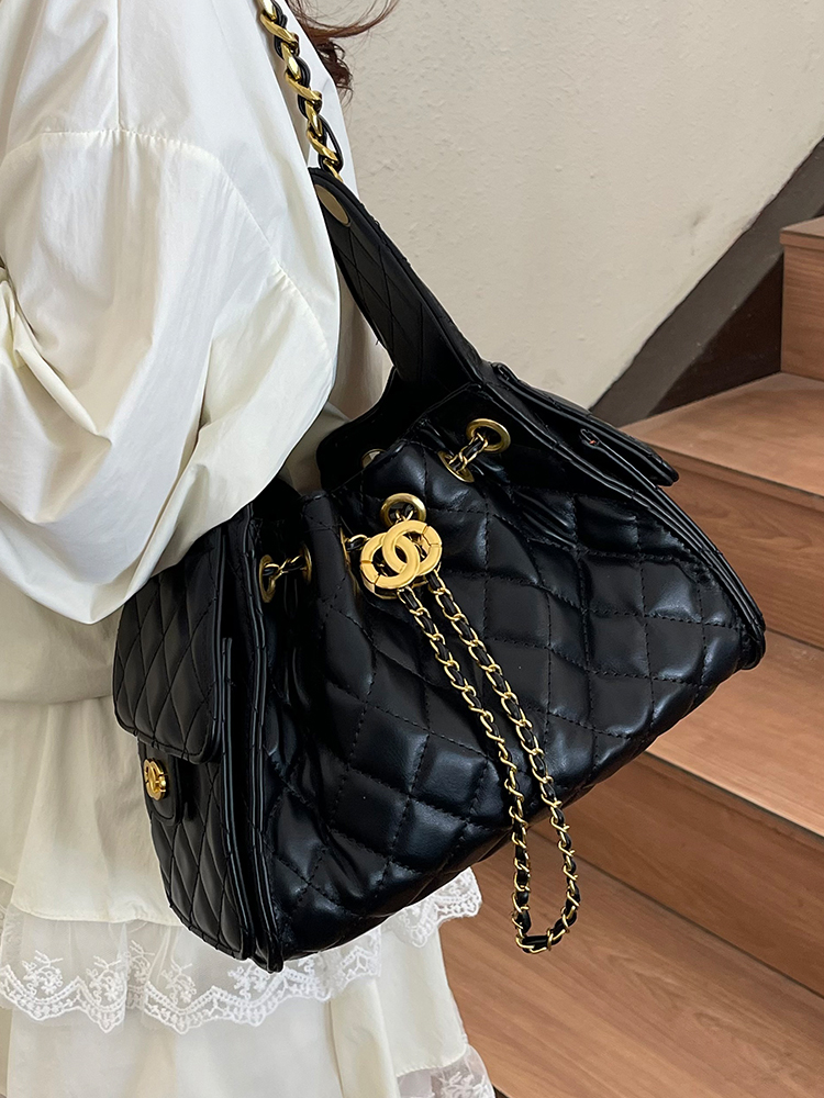 Diamond-Pattern Chain Small Bucket Bag - Trendy 2025 Summer Women's Drawstring Shoulder Bag with Large Capacity Diamond-Pattern Chain Small Bucket Bag - Trendy 2025 Summer Women's Drawstring Shoulder Bag with Large Capacity