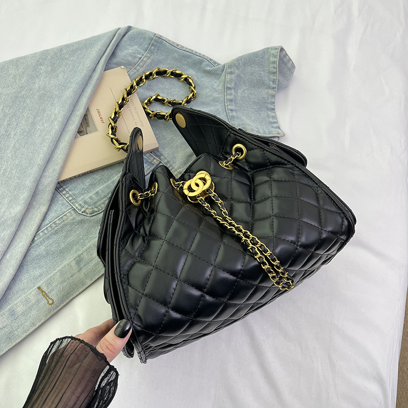 Diamond-Pattern Chain Small Bucket Bag - Trendy 2025 Summer Women's Drawstring Shoulder Bag with Large Capacity Diamond-Pattern Chain Small Bucket Bag - Trendy 2025 Summer Women's Drawstring Shoulder Bag with Large Capacity