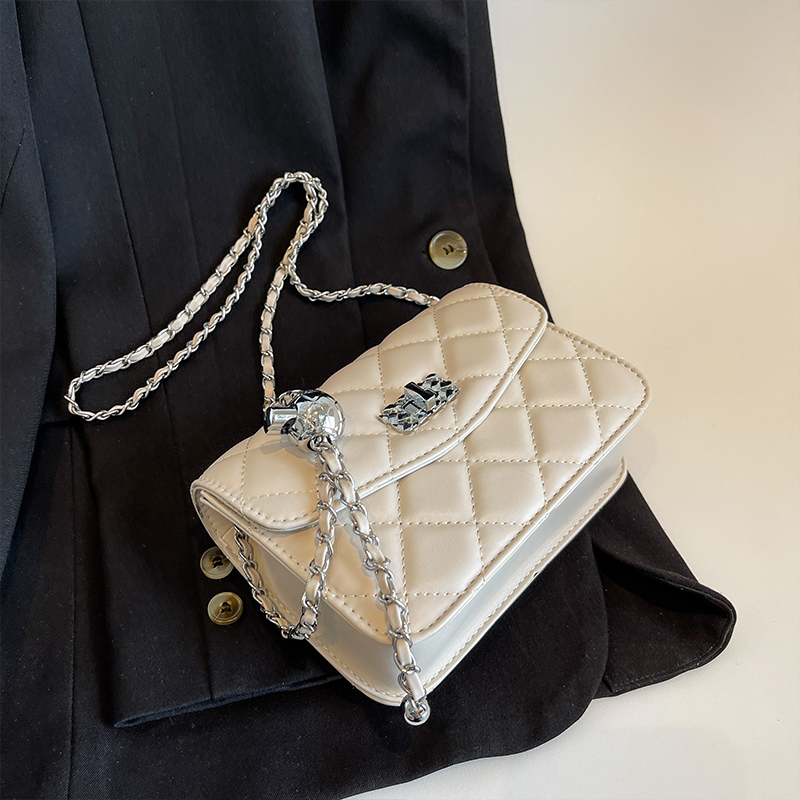 Diamond Quilted Chain Crossbody Bag for Women - Versatile Mini Square Bag for Spring/Summer 2025 Fashion Diamond Quilted Chain Crossbody Bag for Women - Versatile Mini Square Bag for Spring/Summer 2025 Fashion