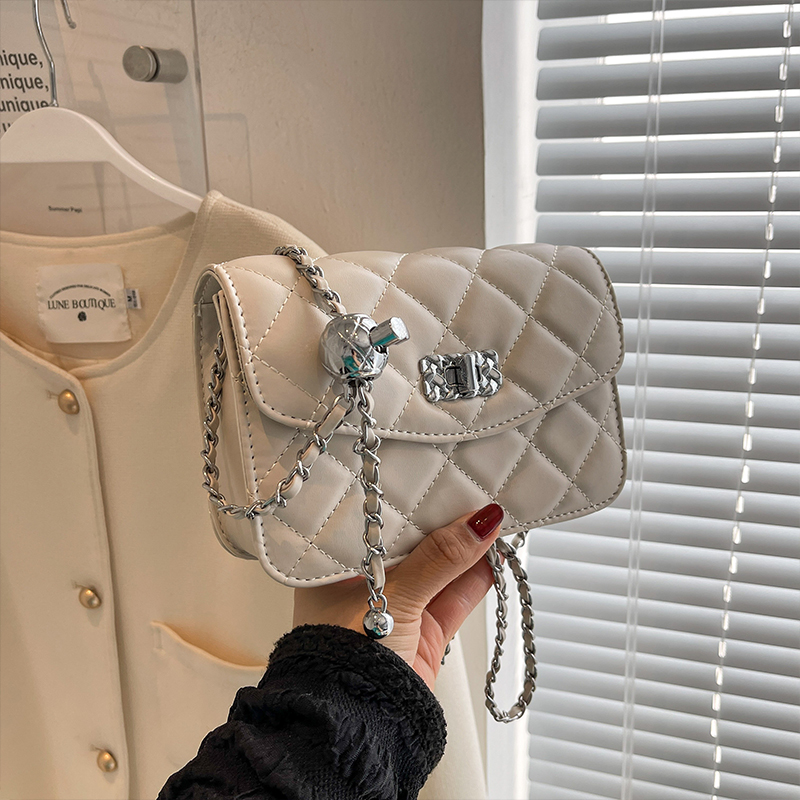 Diamond Quilted Chain Crossbody Bag for Women - Versatile Mini Square Bag for Spring/Summer 2025 Fashion Diamond Quilted Chain Crossbody Bag for Women - Versatile Mini Square Bag for Spring/Summer 2025 Fashion