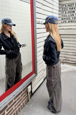 Distressed Slim-Fit Denim Jacket for Women - Vintage American-Style Short Top for Spring & Autumn, Clean Fit Fashion Outerwear