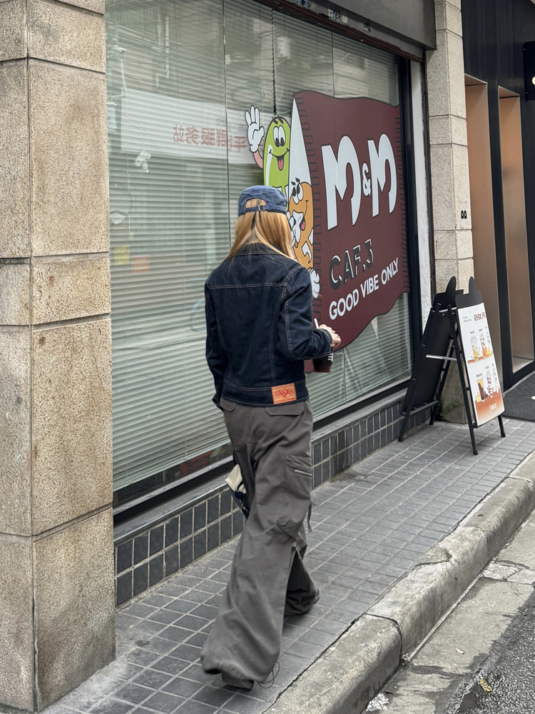 Distressed Slim-Fit Denim Jacket for Women - Vintage American-Style Short Top for Spring & Autumn, Clean Fit Fashion Outerwear Distressed Slim-Fit Denim Jacket for Women - Vintage American-Style Short Top for Spring & Autumn, Clean Fit Fashion Outerwear