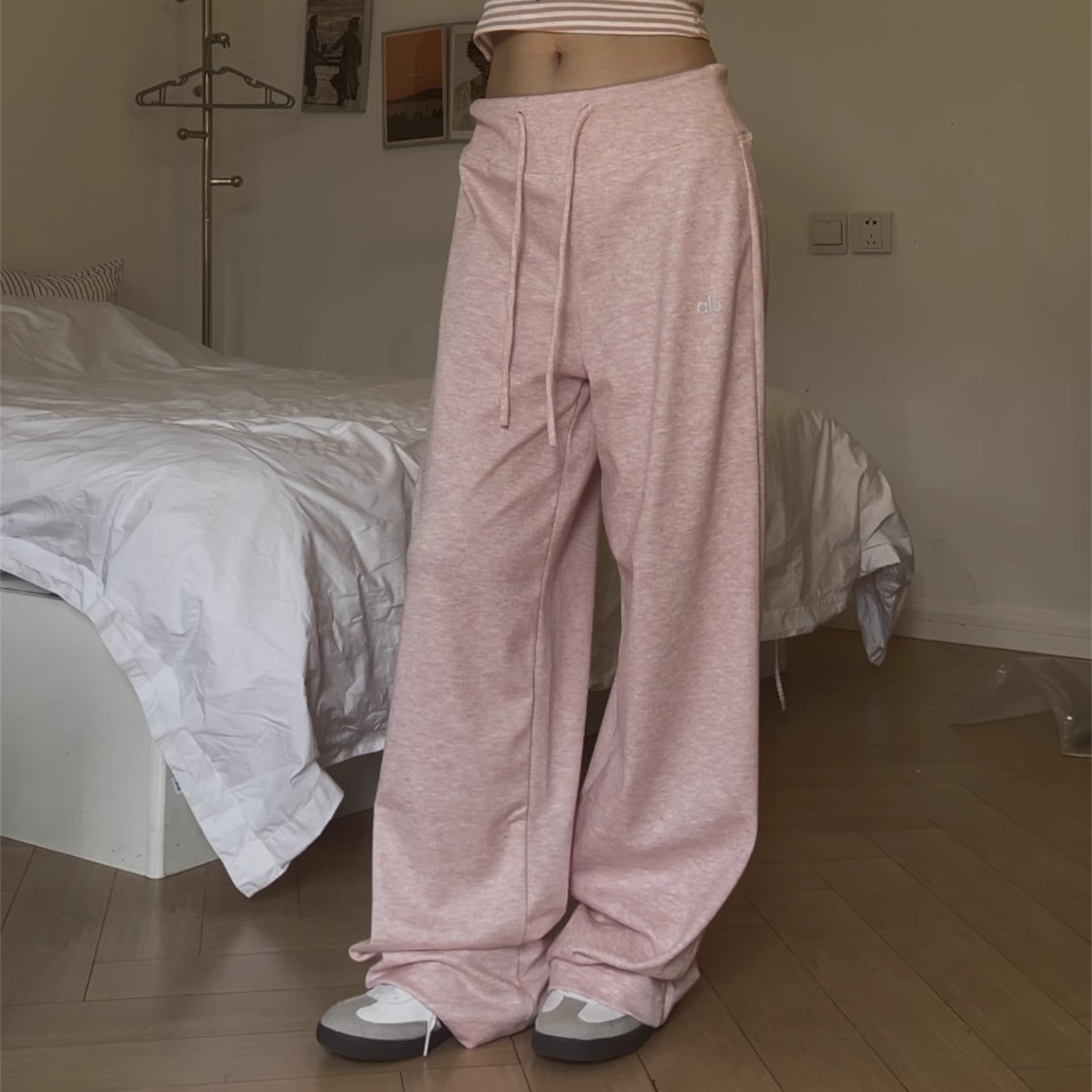 Draped Drawstring Wide-Leg Pants for Women - Casual Relaxed Fit, Versatile Floor-Length Style for Spring/Summer 2025 Fashion Draped Drawstring Wide-Leg Pants for Women - Casual Relaxed Fit, Versatile Floor-Length Style for Spring/Summer 2025 Fashion