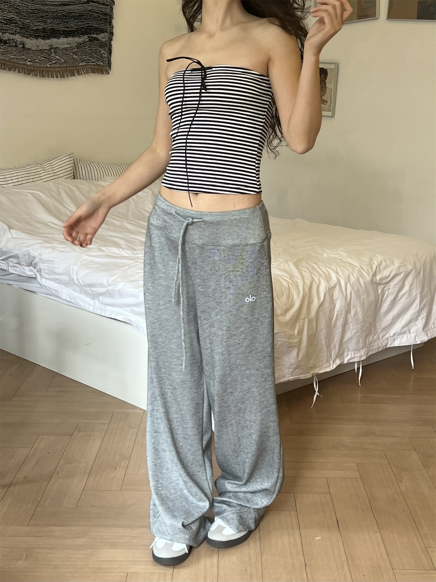 Draped Drawstring Wide-Leg Pants for Women - Casual Relaxed Fit, Versatile Floor-Length Style for Spring/Summer 2025 Fashion Draped Drawstring Wide-Leg Pants for Women - Casual Relaxed Fit, Versatile Floor-Length Style for Spring/Summer 2025 Fashion