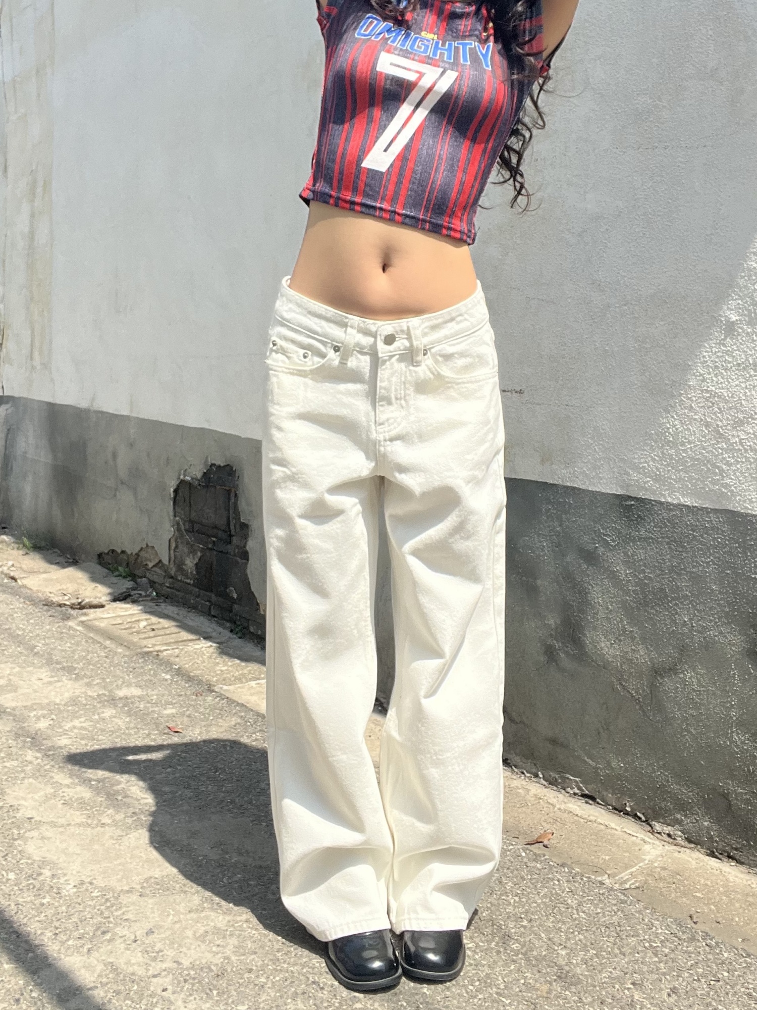 Draped White Straight-Leg Low-Rise Floor-Length Jeans for Women - American Vintage 2025 Style Draped White Straight-Leg Low-Rise Floor-Length Jeans for Women - American Vintage 2025 Style