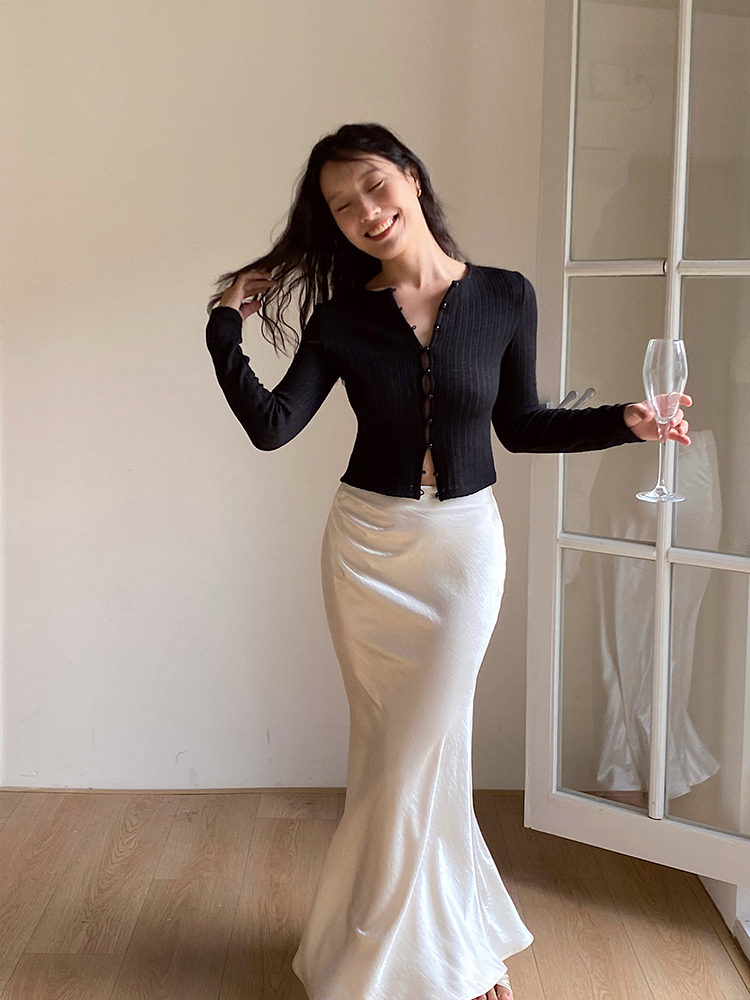 Elegant Glossy Satin Half-Length Mermaid Skirt - French Style Commuting High-End White Midi Skirt for Chic Outfits Elegant Glossy Satin Half-Length Mermaid Skirt - French Style Commuting High-End White Midi Skirt for Chic Outfits