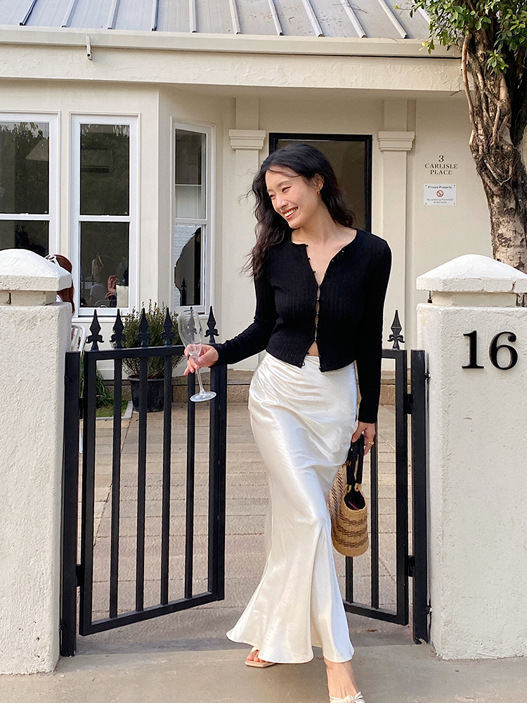 Elegant Glossy Satin Half-Length Mermaid Skirt - French Style Commuting High-End White Midi Skirt for Chic Outfits Elegant Glossy Satin Half-Length Mermaid Skirt - French Style Commuting High-End White Midi Skirt for Chic Outfits