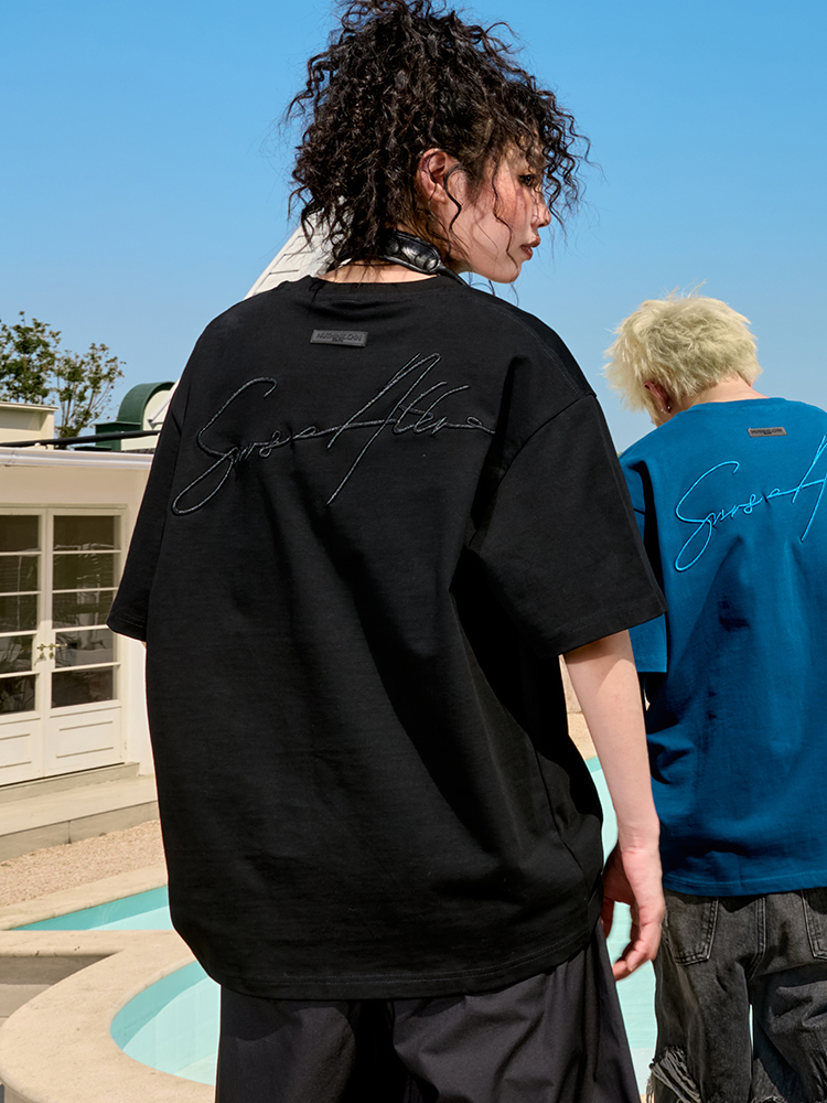 Embroidered Letter Short Sleeve T-Shirt - Vintage American Style Unisex Heavyweight Tee for Summer 2025 - Trendy 90s Look Embroidered Letter Short Sleeve T-Shirt - Vintage American Style Unisex Heavyweight Tee for Summer 2025 - Trendy 90s Look