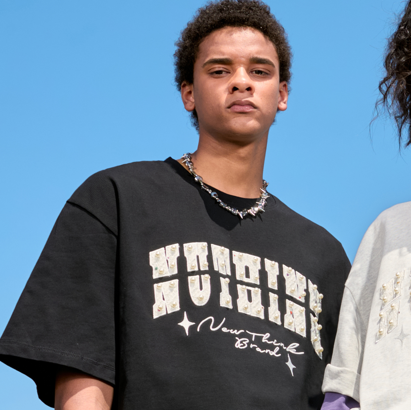 Embroidered Pearl Heavyweight Short Sleeve T-Shirt - Vintage American Style, Loose Fit, Unisex, Trendy Summer 2025 Fashion Embroidered Pearl Heavyweight Short Sleeve T-Shirt - Vintage American Style, Loose Fit, Unisex, Trendy Summer 2025 Fashion