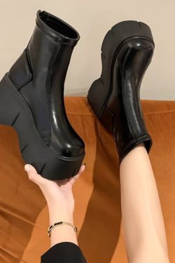 European Martin Boots for Women - Plush Thick-Soled Winter Model, Height-Increasing Brown Casual Short Boots