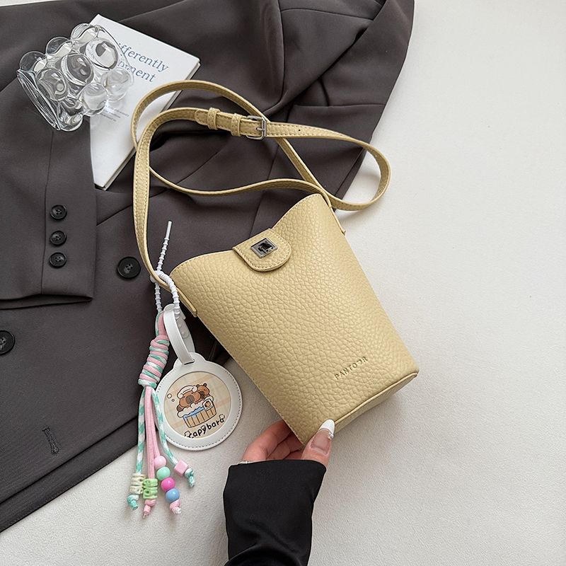 Exquisite Minimalist Bucket Bag - Trendy Crossbody Shoulder Bag for Summer 2025, Niche Fashion Personality Accessory Exquisite Minimalist Bucket Bag - Trendy Crossbody Shoulder Bag for Summer 2025, Niche Fashion Personality Accessory