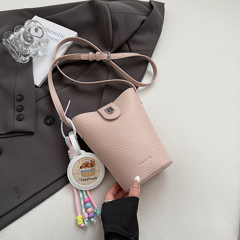 Exquisite Minimalist Bucket Bag - Trendy Crossbody Shoulder Bag for Summer 2025, Niche Fashion Personality Accessory Exquisite Minimalist Bucket Bag - Trendy Crossbody Shoulder Bag for Summer 2025, Niche Fashion Personality Accessory