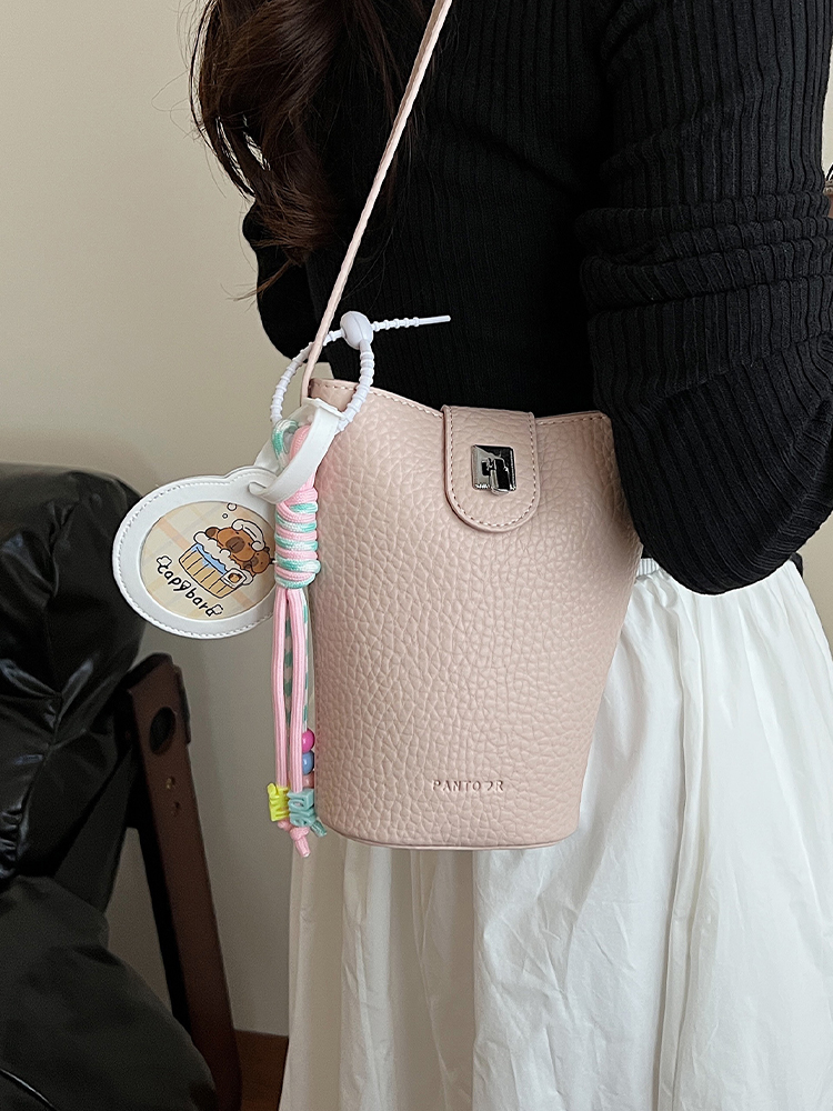 Exquisite Minimalist Bucket Bag - Trendy Crossbody Shoulder Bag for Summer 2025, Niche Fashion Personality Accessory Exquisite Minimalist Bucket Bag - Trendy Crossbody Shoulder Bag for Summer 2025, Niche Fashion Personality Accessory