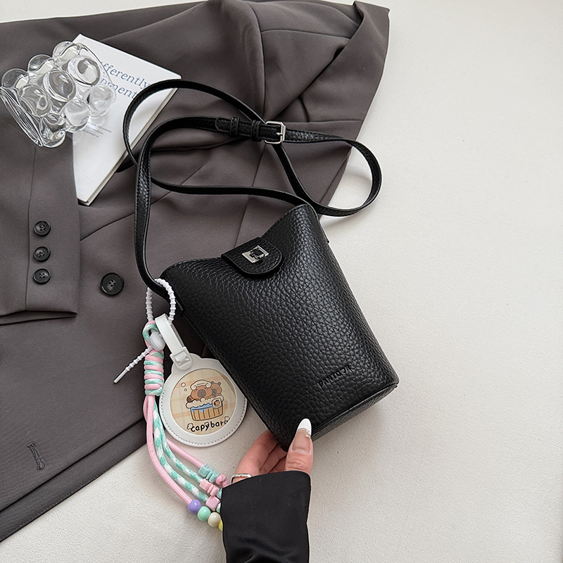 Exquisite Minimalist Bucket Bag - Trendy Crossbody Shoulder Bag for Summer 2025, Niche Fashion Personality Accessory Exquisite Minimalist Bucket Bag - Trendy Crossbody Shoulder Bag for Summer 2025, Niche Fashion Personality Accessory