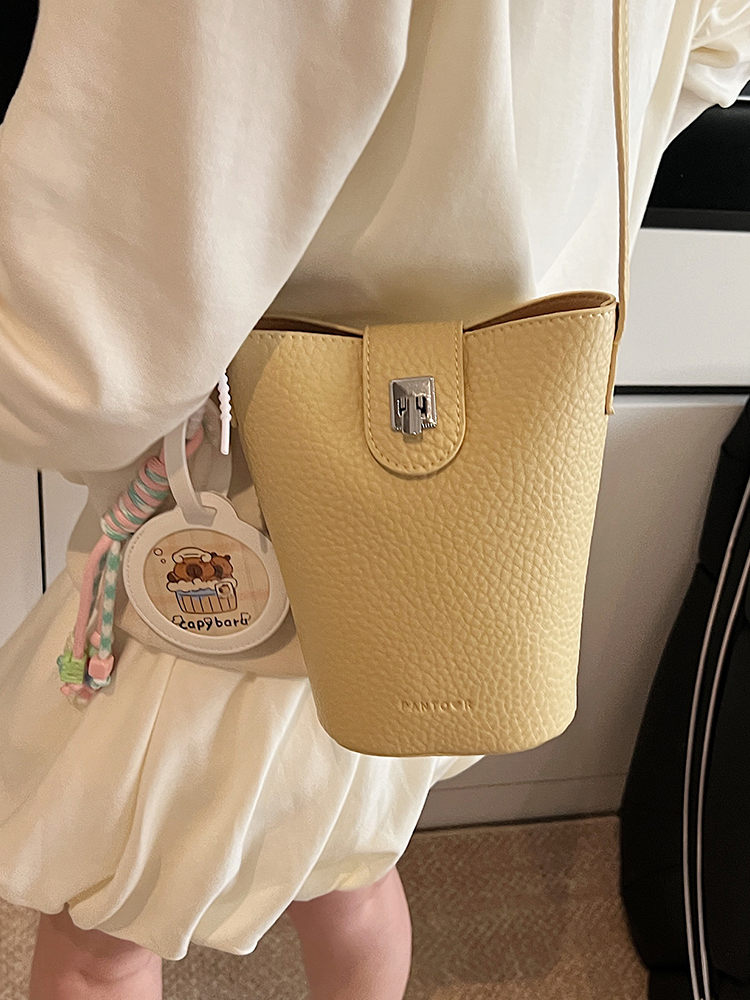 Exquisite Minimalist Bucket Bag - Trendy Crossbody Shoulder Bag for Summer 2025, Niche Fashion Personality Accessory Exquisite Minimalist Bucket Bag - Trendy Crossbody Shoulder Bag for Summer 2025, Niche Fashion Personality Accessory