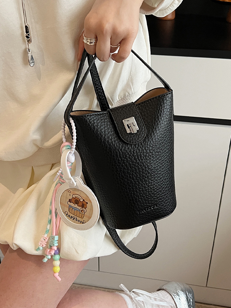 Exquisite Minimalist Bucket Bag - Trendy Crossbody Shoulder Bag for Summer 2025, Niche Fashion Personality Accessory Exquisite Minimalist Bucket Bag - Trendy Crossbody Shoulder Bag for Summer 2025, Niche Fashion Personality Accessory