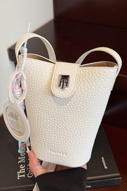 Exquisite Minimalist Bucket Bag - Trendy Crossbody Shoulder Bag for Summer 2025, Niche Fashion Personality Accessory