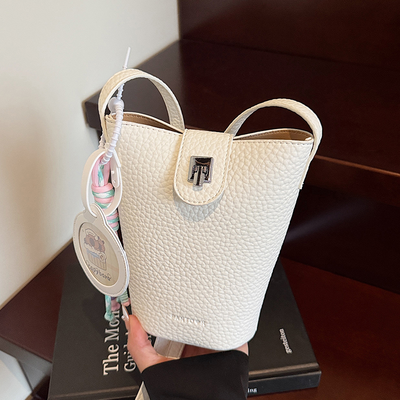 Exquisite Minimalist Bucket Bag - Trendy Crossbody Shoulder Bag for Summer 2025, Niche Fashion Personality Accessory Exquisite Minimalist Bucket Bag - Trendy Crossbody Shoulder Bag for Summer 2025, Niche Fashion Personality Accessory