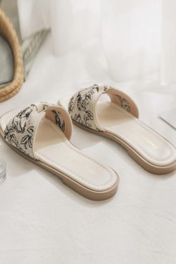 Exquisite Sheepskin Flat Sandals for Women, French Style, Summer 2024 Outdoor Fashion