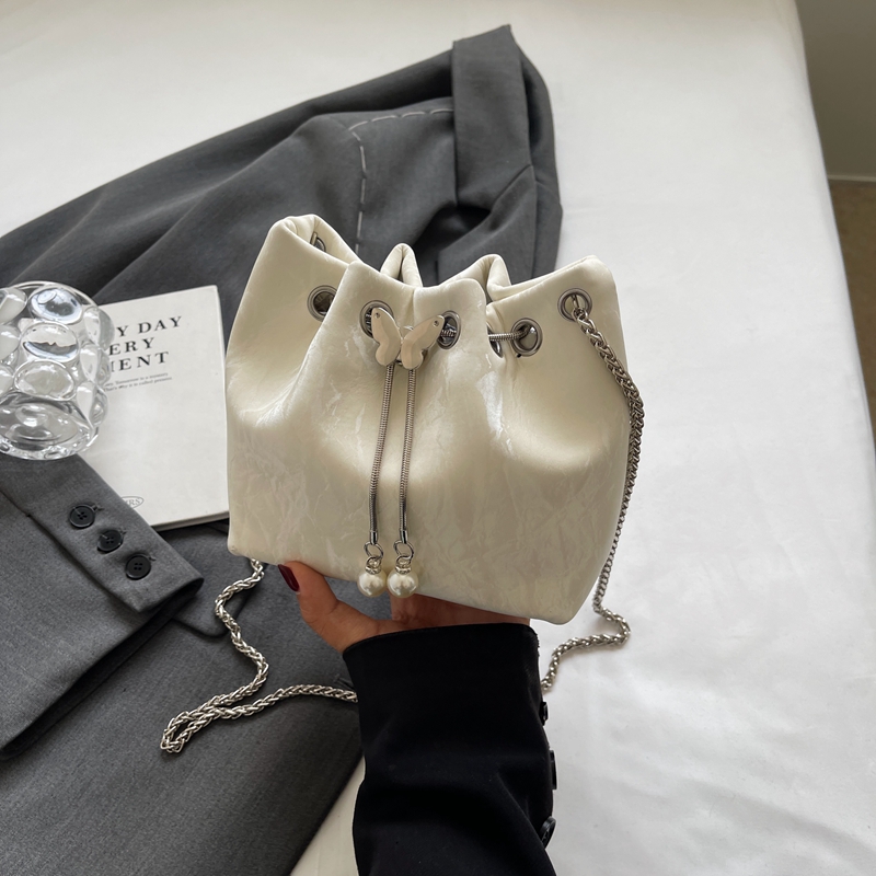 Exquisite Summer Crossbody Handbag for Women - Small Silver Chain Bucket Bag 2025 Trend Exquisite Summer Crossbody Handbag for Women - Small Silver Chain Bucket Bag 2025 Trend