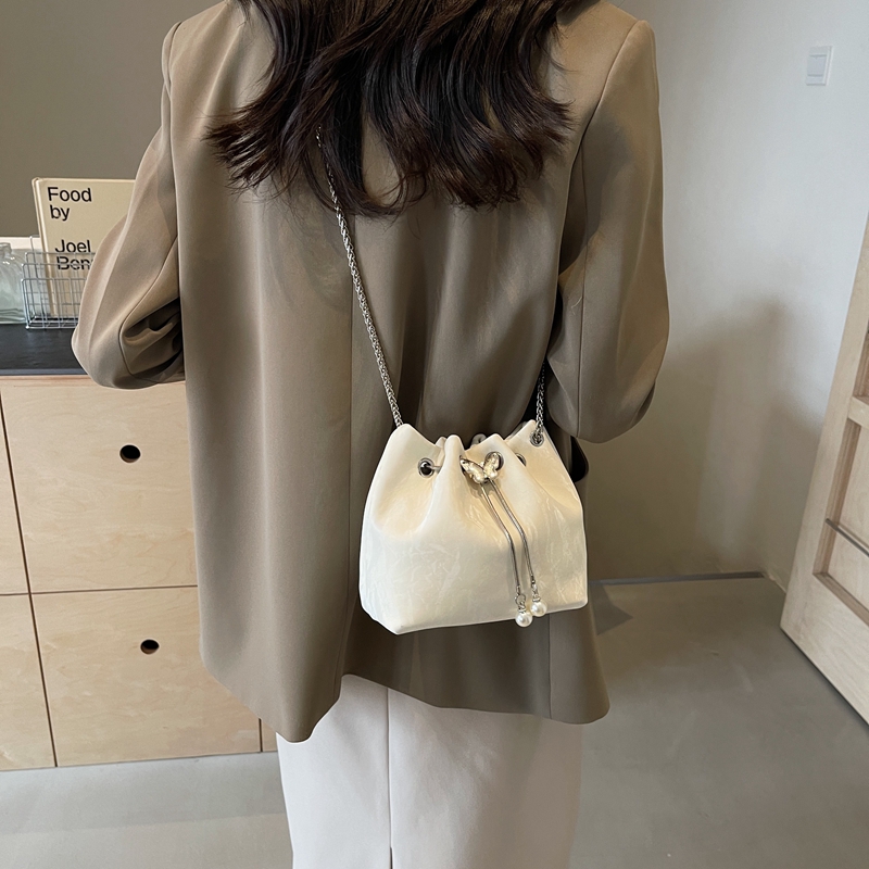 Exquisite Summer Crossbody Handbag for Women - Small Silver Chain Bucket Bag 2025 Trend Exquisite Summer Crossbody Handbag for Women - Small Silver Chain Bucket Bag 2025 Trend