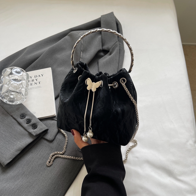 Exquisite Summer Crossbody Handbag for Women - Small Silver Chain Bucket Bag 2025 Trend Exquisite Summer Crossbody Handbag for Women - Small Silver Chain Bucket Bag 2025 Trend