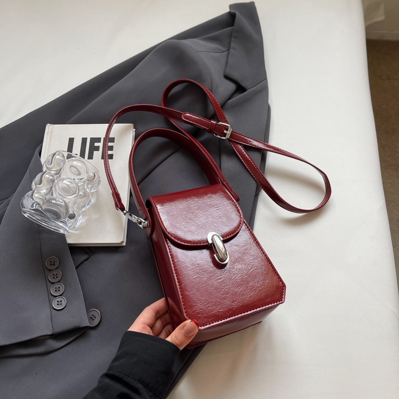 Exquisite Summer Tote Bag for Women 2025 - High-End Silver Crossbody Handbag & Mobile Phone Bag Exquisite Summer Tote Bag for Women 2025 - High-End Silver Crossbody Handbag & Mobile Phone Bag