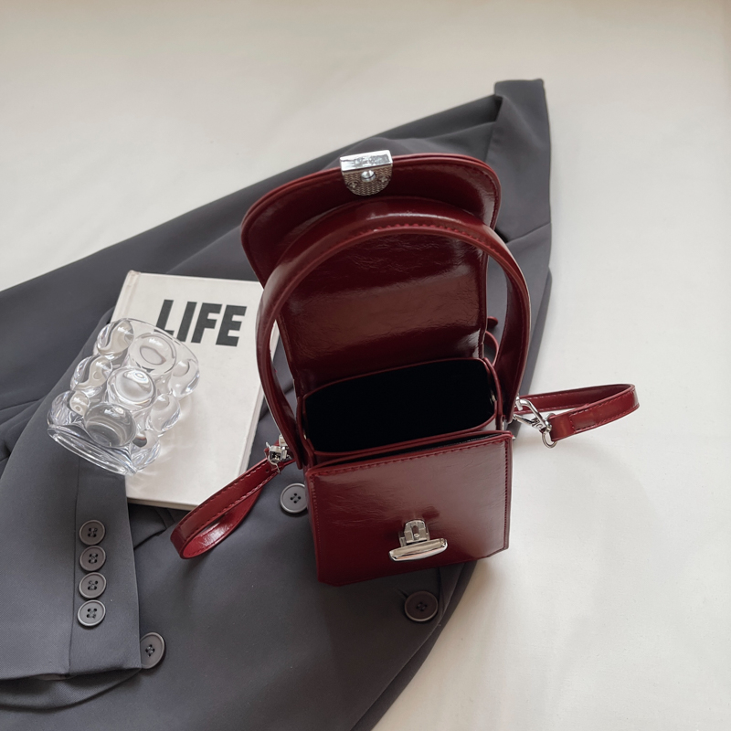 Exquisite Summer Tote Bag for Women 2025 - High-End Silver Crossbody Handbag & Mobile Phone Bag Exquisite Summer Tote Bag for Women 2025 - High-End Silver Crossbody Handbag & Mobile Phone Bag