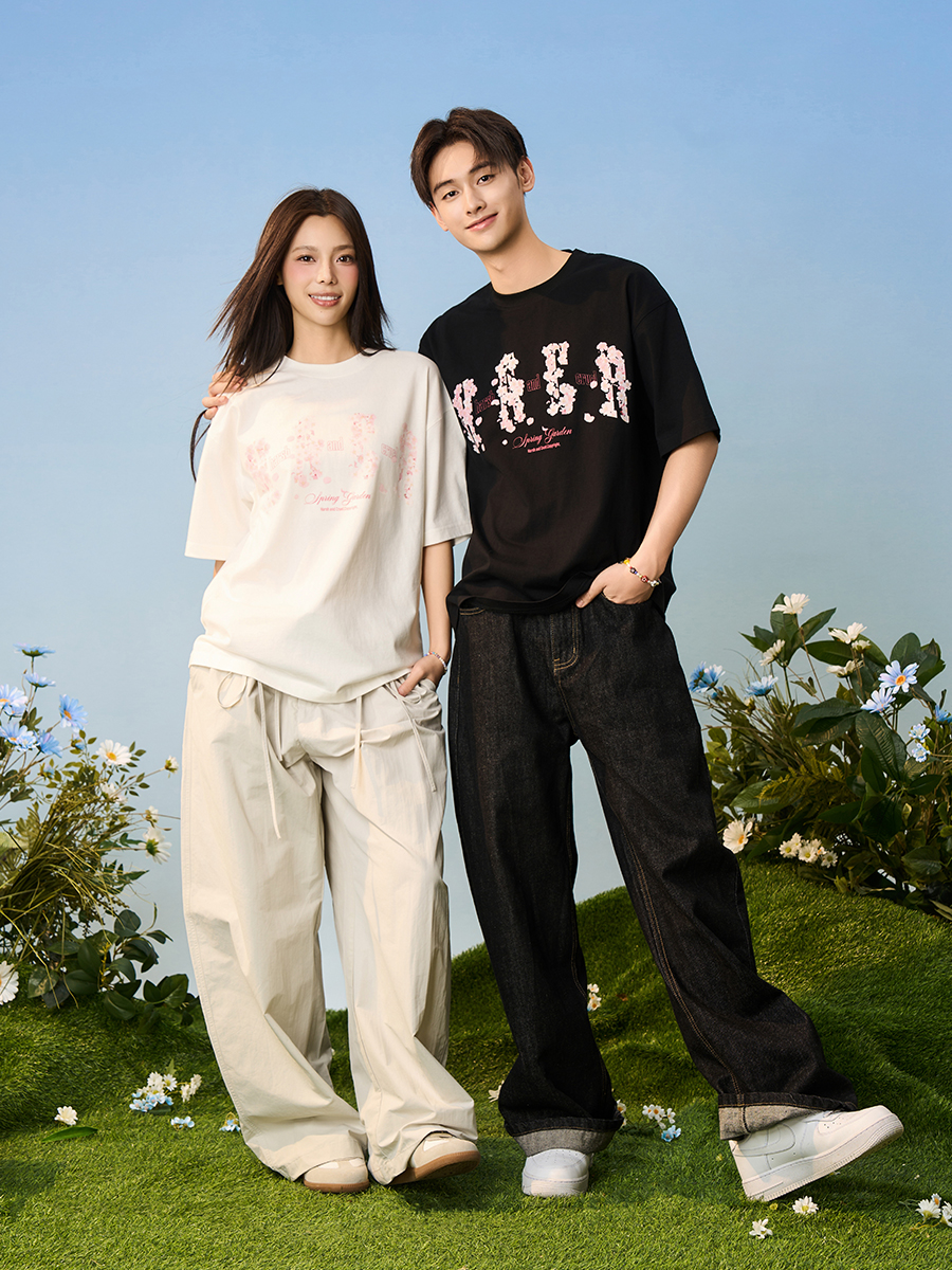 Falling Cherry Blossom Loose Round Neck Short Sleeve T-Shirt for Men and Women | National Trend, Korean Style, Unisex Fashion Falling Cherry Blossom Loose Round Neck Short Sleeve T-Shirt for Men and Women | National Trend, Korean Style, Unisex Fashion