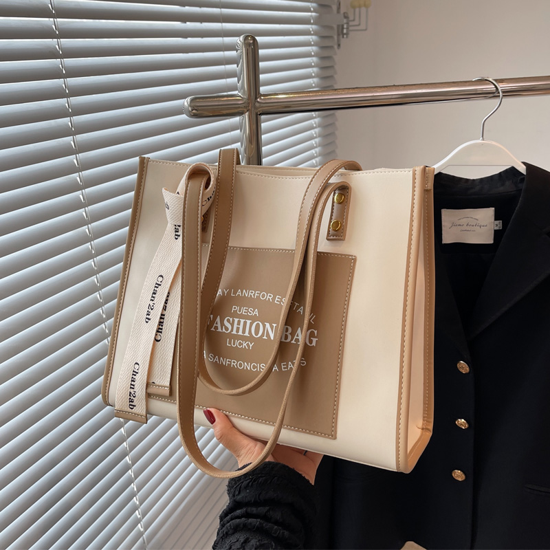 Fashionable Large Capacity Shoulder Tote Bag for College Students - Textured Niche Design for Spring/Summer 2025 Fashionable Large Capacity Shoulder Tote Bag for College Students - Textured Niche Design for Spring/Summer 2025