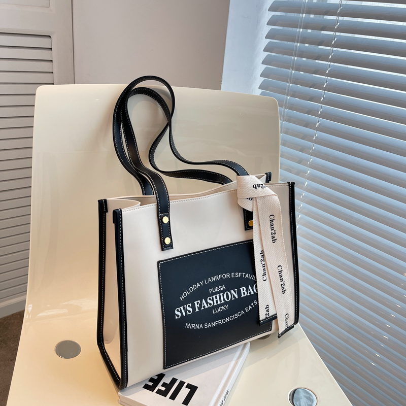 Fashionable Large Capacity Shoulder Tote Bag for College Students - Textured Niche Design for Spring/Summer 2025 Fashionable Large Capacity Shoulder Tote Bag for College Students - Textured Niche Design for Spring/Summer 2025