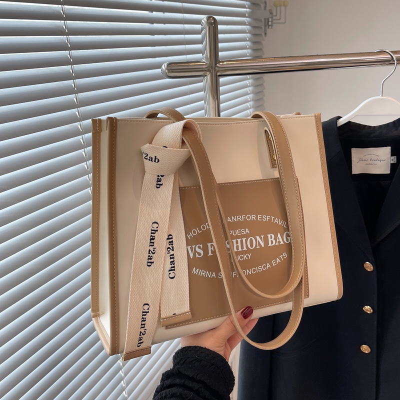 Fashionable Large Capacity Shoulder Tote Bag for College Students - Textured Niche Design for Spring/Summer 2025 Fashionable Large Capacity Shoulder Tote Bag for College Students - Textured Niche Design for Spring/Summer 2025