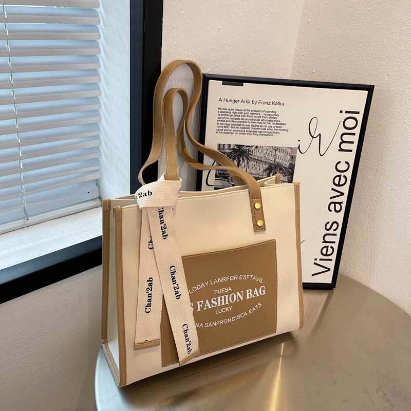 Fashionable Large Capacity Shoulder Tote Bag for College Students - Textured Niche Design for Spring/Summer 2025 Fashionable Large Capacity Shoulder Tote Bag for College Students - Textured Niche Design for Spring/Summer 2025