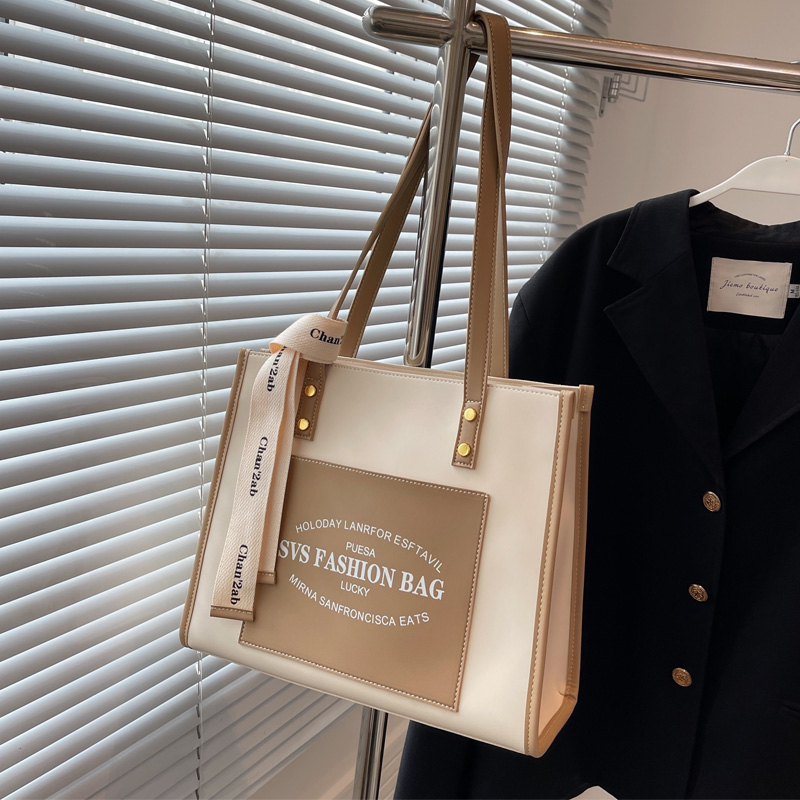 Fashionable Large Capacity Shoulder Tote Bag for College Students - Textured Niche Design for Spring/Summer 2025 Fashionable Large Capacity Shoulder Tote Bag for College Students - Textured Niche Design for Spring/Summer 2025