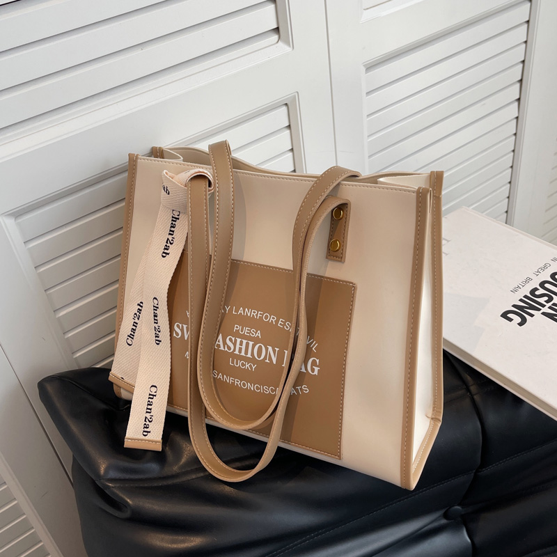 Fashionable Large Capacity Shoulder Tote Bag for College Students - Textured Niche Design for Spring/Summer 2025 Fashionable Large Capacity Shoulder Tote Bag for College Students - Textured Niche Design for Spring/Summer 2025