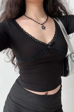 Fitted Black Lace Trim V-Neck Long Sleeve T-Shirt for Women - European & American Style, Slimming Short Top, Perfect for 90s & Y2K Fashion