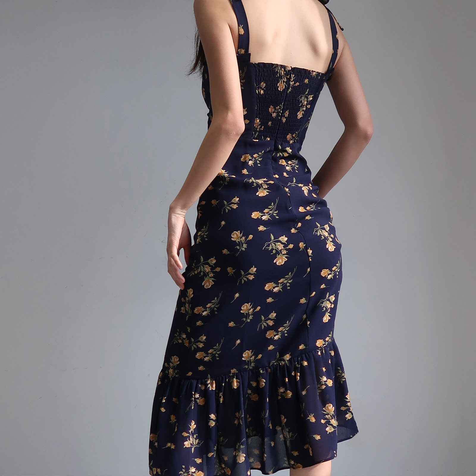 Fitted Floral A-Line Dress with Ruffled Shoulder Ties, Waist Cinching, and Spaghetti Straps - French Style, Knee-Length Fashion Fitted Floral A-Line Dress with Ruffled Shoulder Ties, Waist Cinching, and Spaghetti Straps - French Style, Knee-Length Fashion