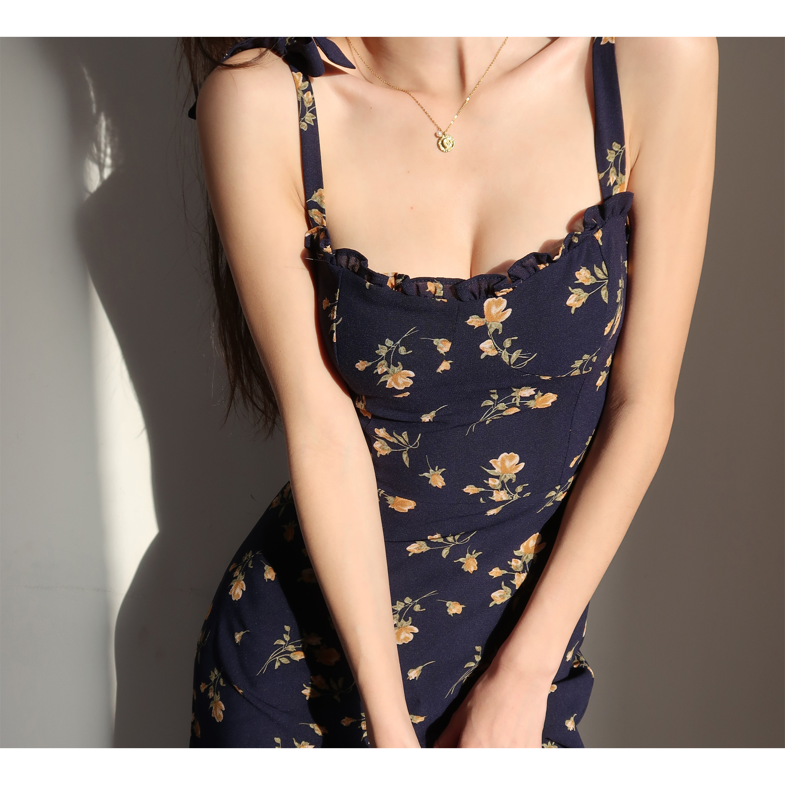 Fitted Floral A-Line Dress with Ruffled Shoulder Ties, Waist Cinching, and Spaghetti Straps - French Style, Knee-Length Fashion Fitted Floral A-Line Dress with Ruffled Shoulder Ties, Waist Cinching, and Spaghetti Straps - French Style, Knee-Length Fashion